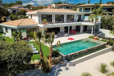 Image de Luxurious new villa 10 min from town center, beach and port