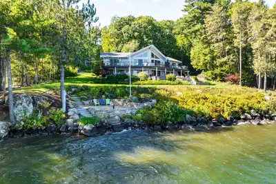 Image de Winnipesaukee Waterfront Home And Guest House Sleeps 14 Last Minute Specials