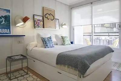 Image de Appartement agréable et confortable à deux pas de la plage avec piscine
