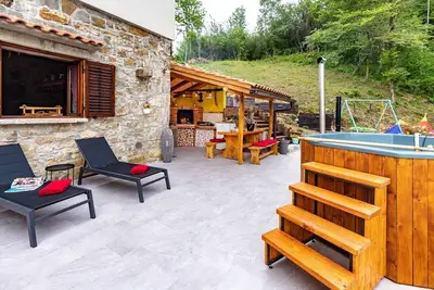 Image de Raspor House with hot tub