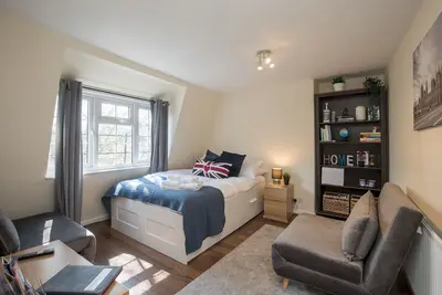 Image de Comfy Apartment by Oval Station - Pass the Keys