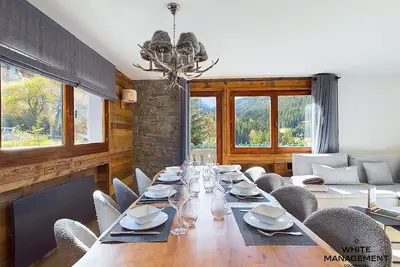 Image de Demi-chalet rénové en 2022 offrant une superbe vue sur l'Aiguille du Fruit