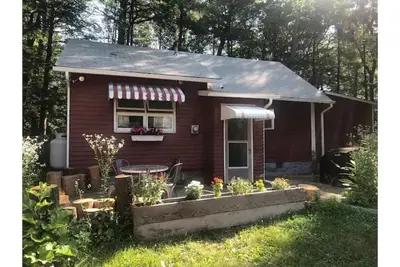 Image de StarryPinesCottage w Salt Hot Tub & Cedar Sauna Mins to Slopes