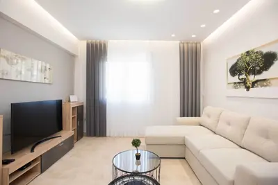 Image de Harbour View 1br w/Terrace Heart of Heraklion–Walk to Lions Sq, Museums & Port 5