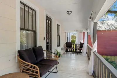 Image de Mid-Century Manor - close to Downtown and food spots