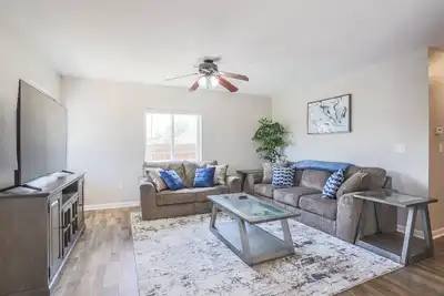 Image de ✨15 Mins to Downtown Den / 25 Mins to the 🏔s! K-Bds, Fenced yard, Super Host!