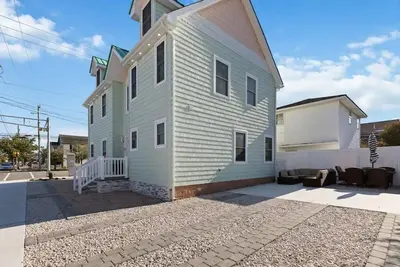 5 Bedroom New House in the Crest