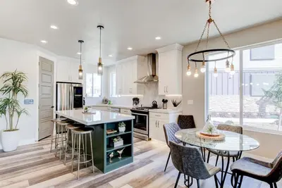 Image de **Majestic Mountain Retreat- Closest Home to the Homestead Crater**