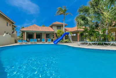 Image de Your Palm Beach Getaway: Walk to Beach & Hotels