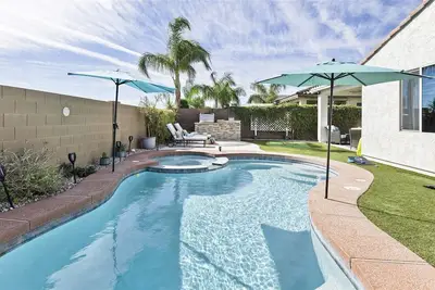 Image de 20% Off Listed Summer Rates! Great Neighborhood, Heated Pool &Spa, Putting Area!