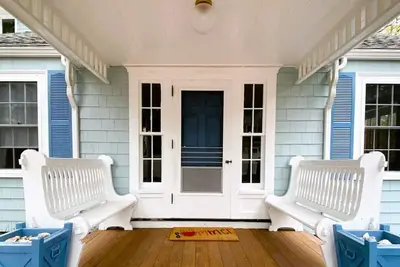 Image de Family-Friendly Cape Cottage Just 3 Minute walk to Beach!
