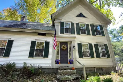 Image de Greek Revival Farmhouse w/salt water hot tub near Stratton Mountain
