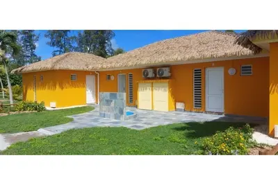 Image de Dans un espace verdoyant, votre bungalow  à quelques pas d'une plage naturelle.