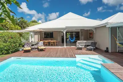 Image de Villa Gwada, piscine et jacuzzi sans vis à vis, accès plage à pied