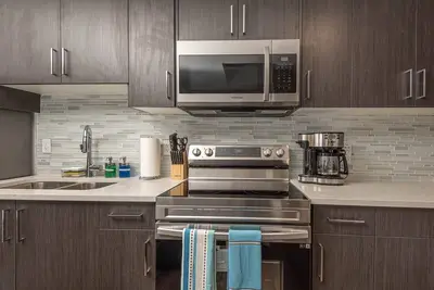 Image de Modern, Stylish & Cozy Suite with Private Gym