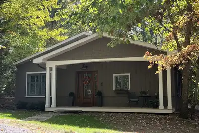 Image de West Knoxville - Guest Cottage in Private Wooded Neighborhood