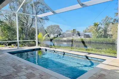 Image de New Pool! - Tropical Waterfront Cottage -Dock & Optional Boat