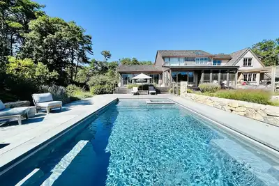 Image de Stunning compound steps to Katama Bay, heated pool, dock & amenities