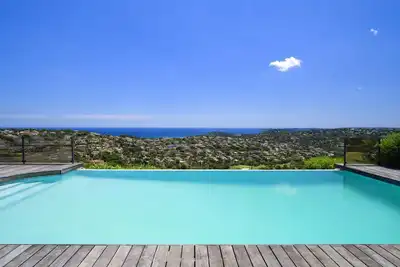 Image de Villa avec vue à couper le souffle: mer et golf