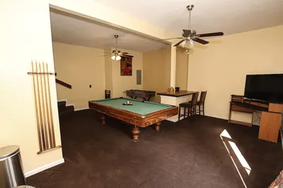 Quiet Spacious Family Sized House only 15 min to downtown, outlets, Cotsco, !