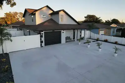 Image de A luxury home centrally located in Tampa Bay