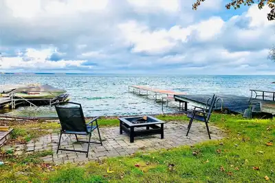 Image de 5 Br Lakeview Detach House With Private Dock, 30 Min. From Toronto