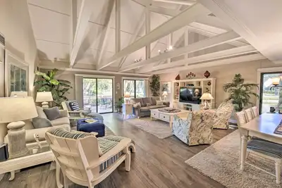 Image de Palmetto Dunes Villa w/ Deck & Lagoon Views!