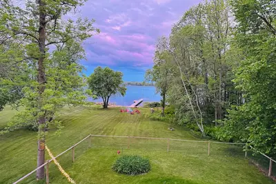 Image de Charming Cabin on Beautiful Mission Lake!