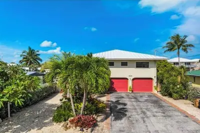 Image de Waterfront Retreat in Paradise directly on the canal-Boat lift-Ice machine