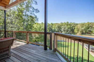 Image de Relaxing Lake Cottage with easy water access!