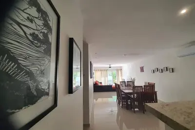 Image de Luxury & Boutique Apartment, steps from the Ocean