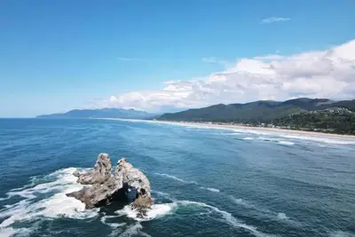 Image de The Rocky Whale - a pet friendly beach cottage.