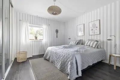 Image de Cosy summer cottage with private beach access