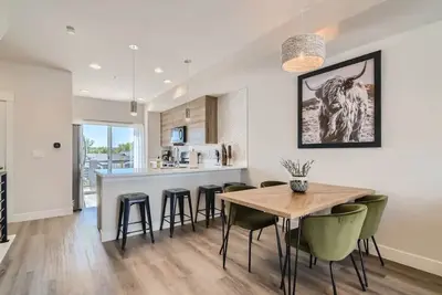 Image de Quiet centrally located Denver hub w/ free parking