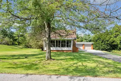 Image de 4Bed/2Bath Home, 1. 5Acres, Prime Location, Private