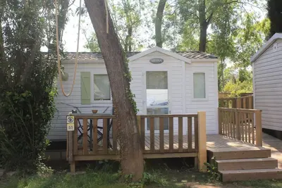 Image de Mobil-home Confort 24m² 2 chambres + terrasse sur pilotis 4 personnes