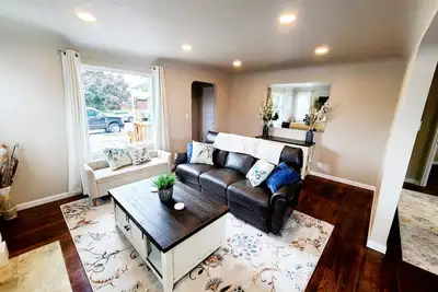 Image de Charming updated 4bd in Central Location
