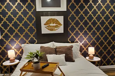 Image de Close to 3rd St & Train to Chicago/ Pets w fee /Wifi/W&D/Park Free/PrivateEntry