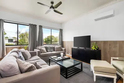 Image de 3-bed Beach House and 1-bed self-contained Barn in St Leonards