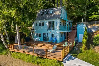 Image de 3 Level Lakefront Cabin | Decks, Dock, Bbq & Views