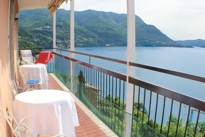 Sonia Musica Aperol Holiday Apartment with Lake View