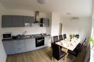 Image de Apartment Andrej Gubčeva 2br w/terrace, parking, 100m2, ground Floor