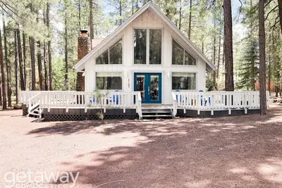 The Chalet '74 – Cozy Mountain Retreat in Pinetop Lakes Country Club Sleeps 14