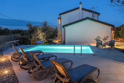 Image de Villa for 4 persons near Poreč, with garden and a pool with salt water.