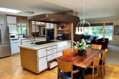 Image de Morningside mid century near restaurants & lakes