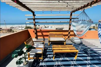 Beachfront House W/Rooftop Deck & Free Parking!