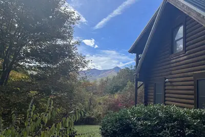 Image de Experience nature’s splendor at a pet-friendly cabin 20 minutes from Asheville.
