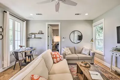 Image de 12 Mi to Tcu: Fort Worth Cottage w/ Farmland Views