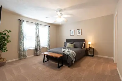 Image de Be Home - spacious condo w/ parking