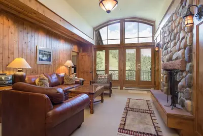 Image de 4416 - Two Bedroom Deluxe Creekside Condominiums by RedAwning